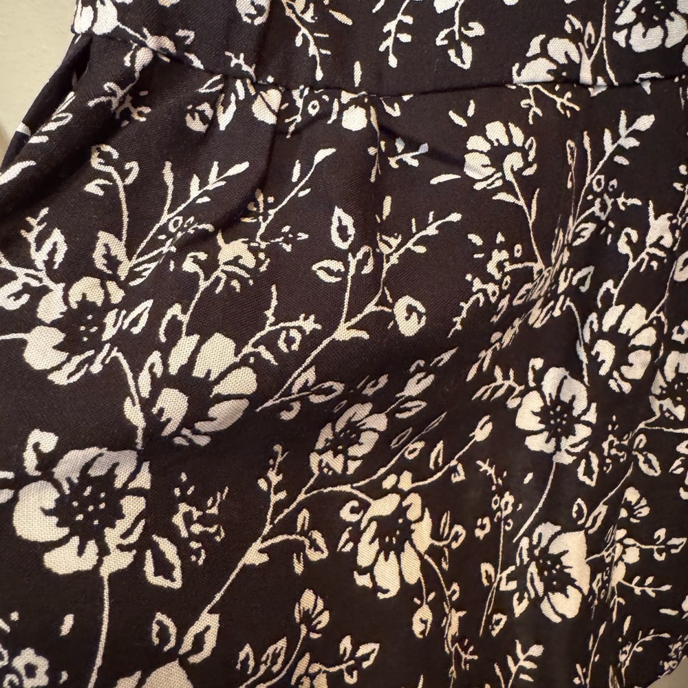 ☀️☀️☀️Black and White Floral Midi Skirt - Picture 5 of 6